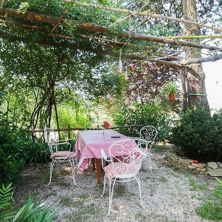 B&B Della Rosa Civitella D'Arna Bagian luar foto