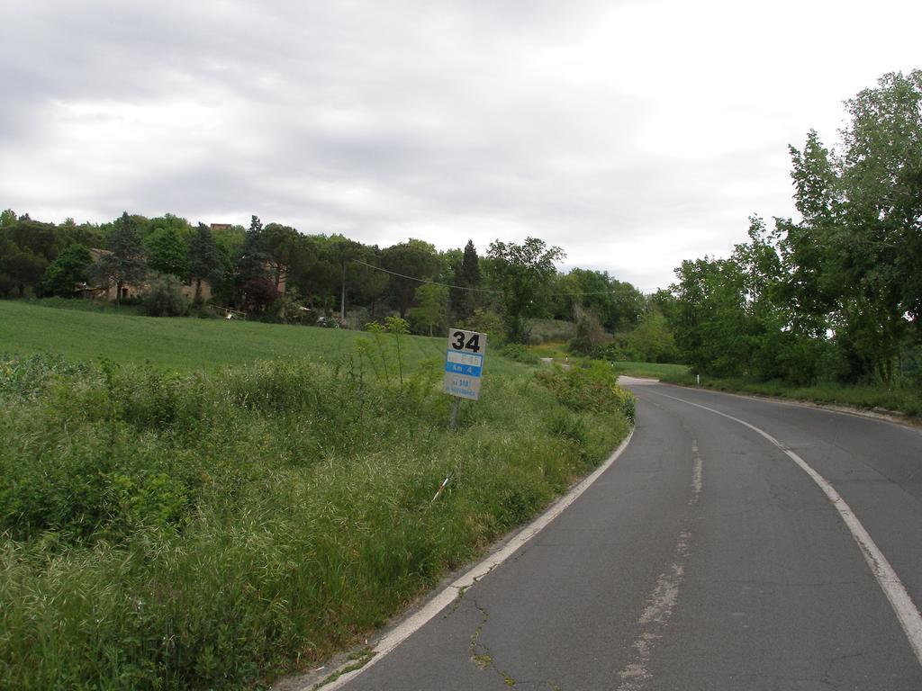 B&B Della Rosa Civitella D'Arna Bagian luar foto